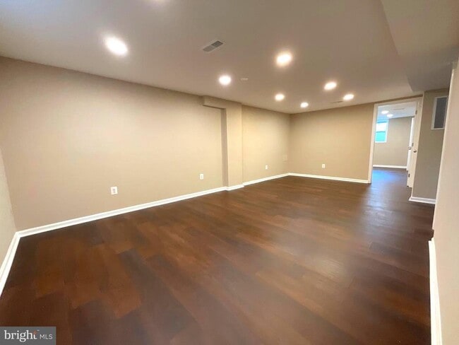 Building Photo - 1030 Collwood Rd