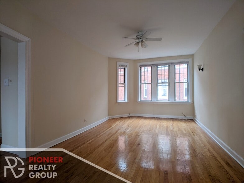Building Photo - 555 W Aldine Ave