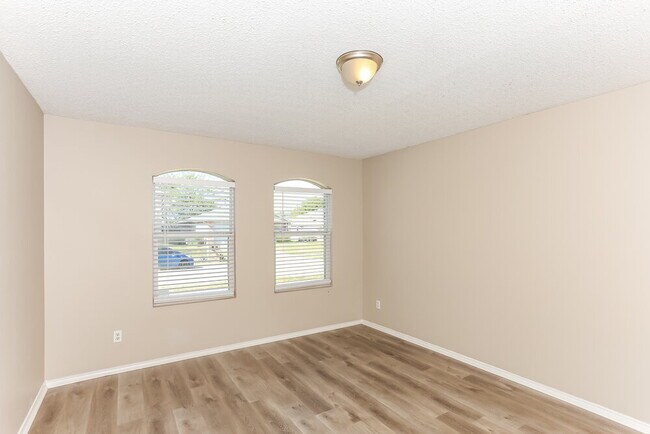 Building Photo - 8761 Stonebriar Ln