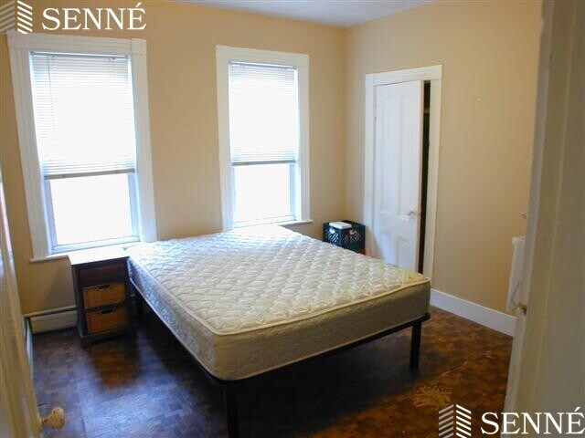 Building Photo - 11 Thorndike St