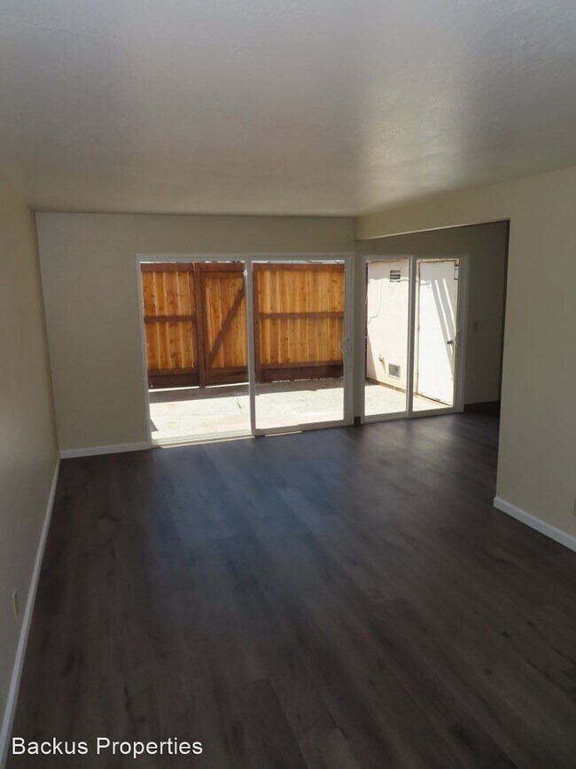 Building Photo - 2 br, 1.5 bath House - 915-7 Acosta Plaza