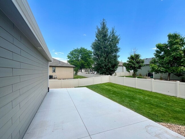 Building Photo - 350 Naples St