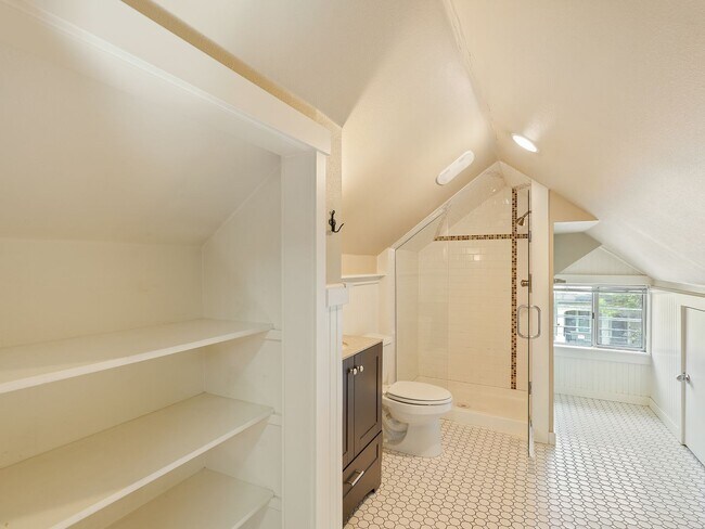 Building Photo - 2154 NW Everett St