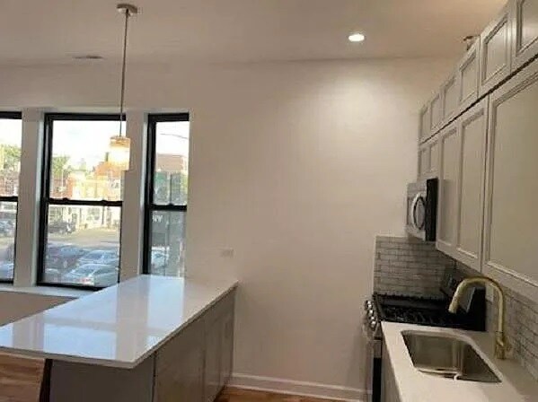 Building Photo - 4410 N Western Ave