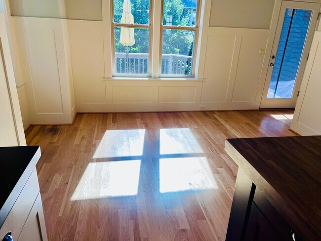 Building Photo - Custom Townhouse with Awesome Back yard