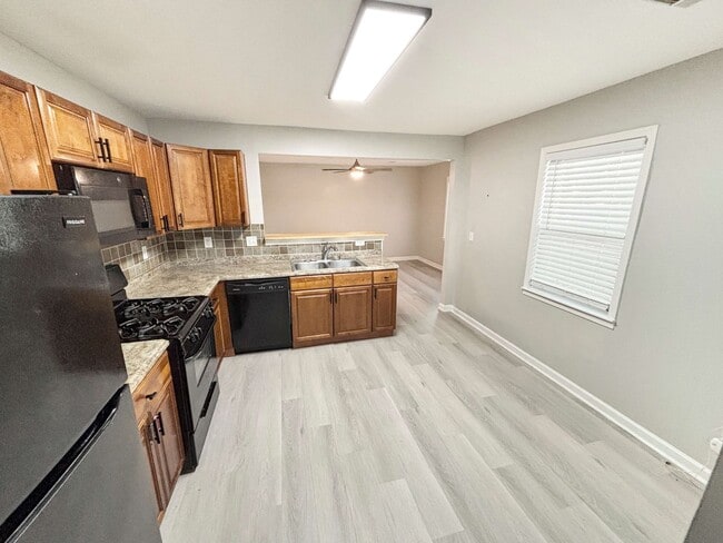Building Photo - Updated and Charming 2BR/ 1 BA in Marietta!