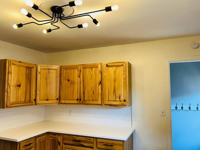 Building Photo - 4+ bedroom, 2 bath with Hot Tub, Fenced Yard and Garage