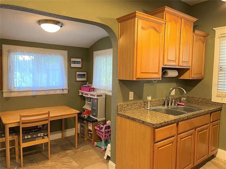 Kitchen and dining nook - 419 E Belmar St
