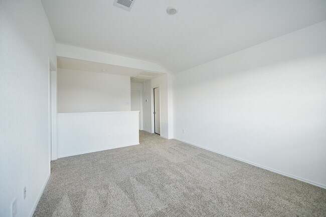 Building Photo - 16877 Short Pnes Dr
