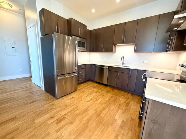 Building Photo - 13 W Central St