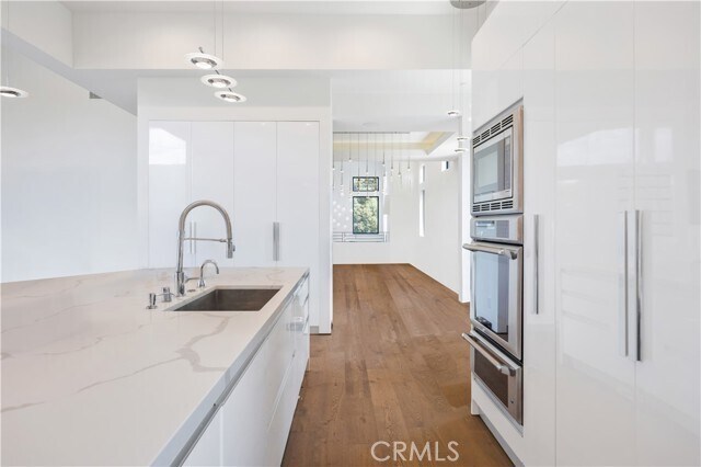 Building Photo - 332 Avenue E