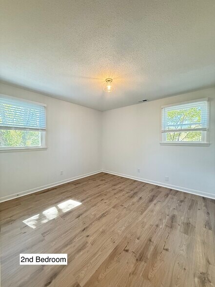 Building Photo - 214 Rosehill Dr