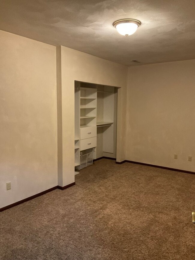 Building Photo - 2903 Lake Lorraine Cove