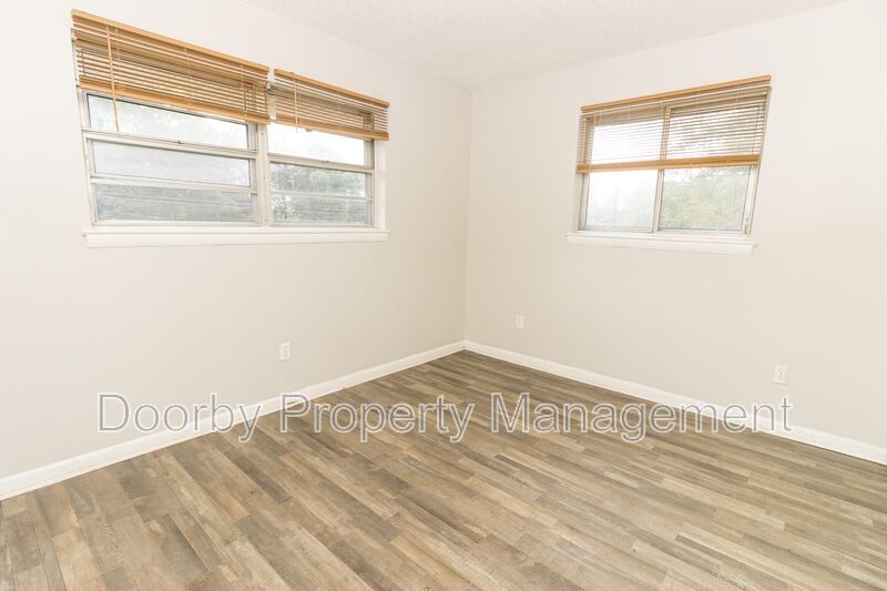 Building Photo - 6413 Basswood Ln