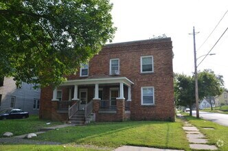 Building Photo - 1301 E 12th St
