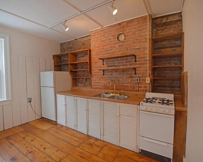 kitchen - 40 River Rd