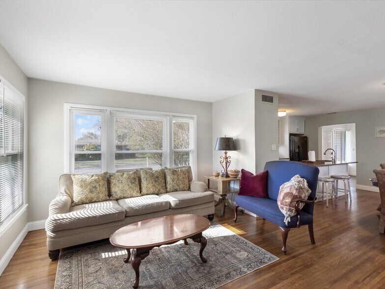 Building Photo - 4201 Anita Ave