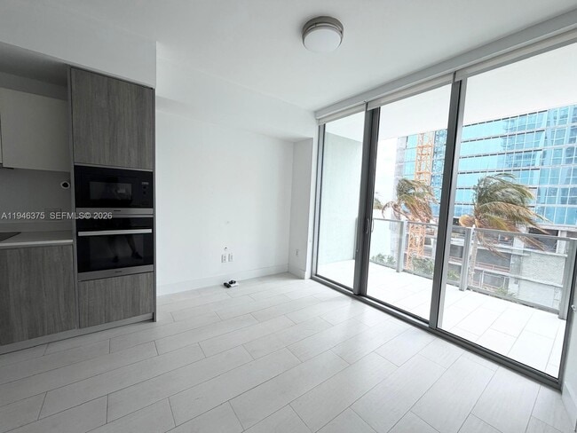 Building Photo - 2900 NE 7th Ave