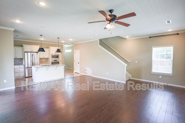Building Photo - 626 N Tennyson Ln
