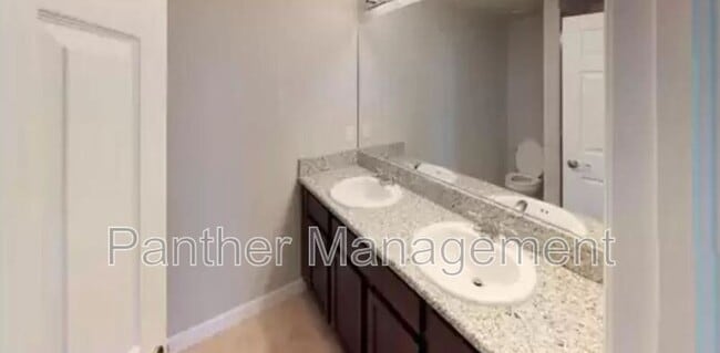 Building Photo - 510 SW 3rd Ct