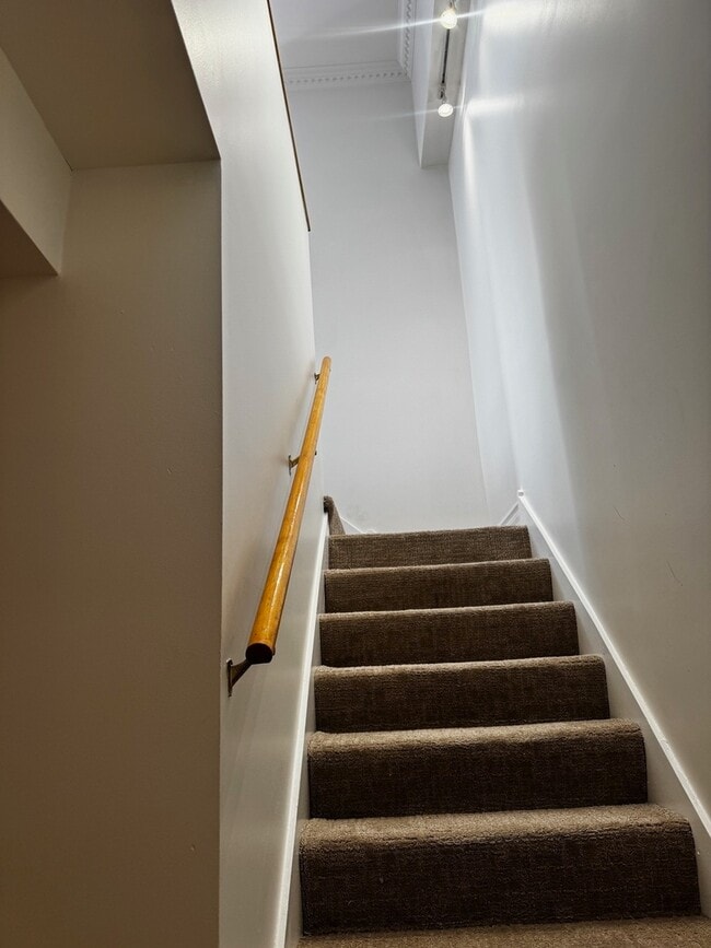 Building Photo - 4852 S Prairie Ave