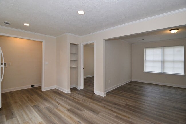 Building Photo - Recently Renovated 3 Bedroom House - Section 8 Welcome