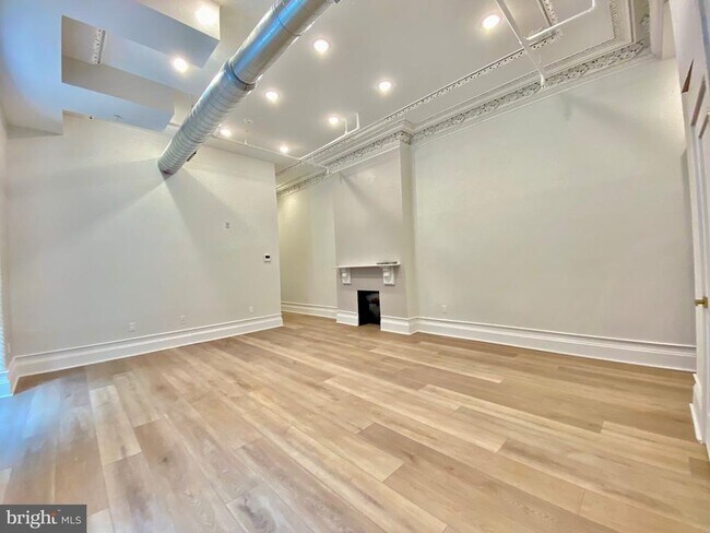 Building Photo - 1824 Chestnut St