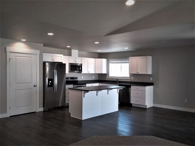 Building Photo - Newer Rambler in Mary Hill Estates!