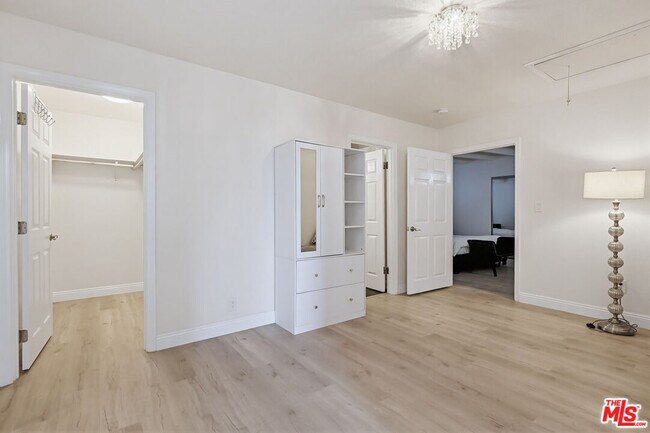 Building Photo - 9209 Paramount Blvd