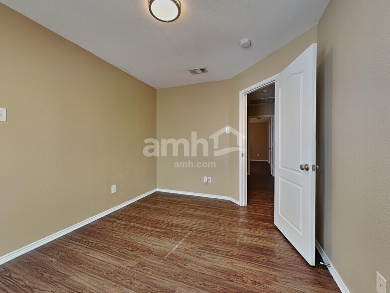 Building Photo - 1313 Gray Dawn Dr