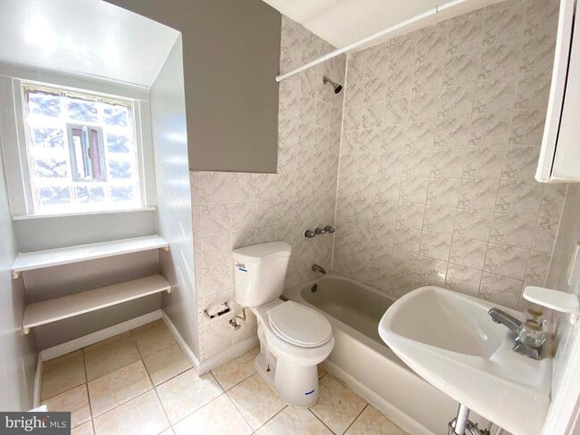 Building Photo - 408 E Roosevelt Blvd