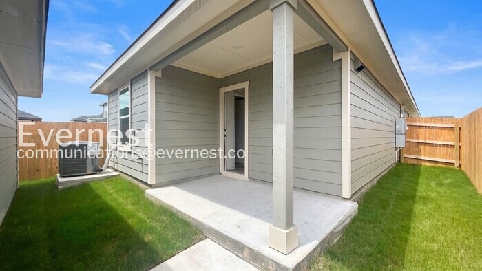 Building Photo - 320 Santo Domingo Rd