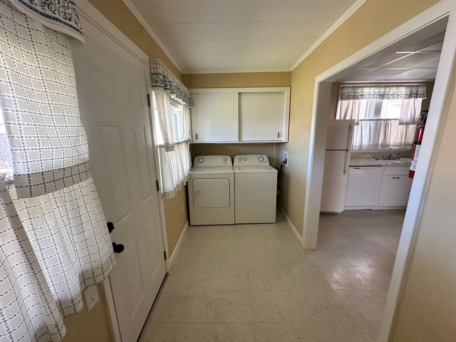 Building Photo - 2641 1/2 Collis Ave