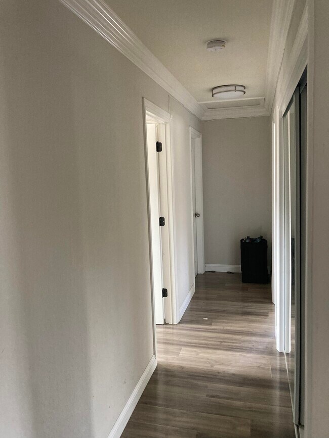 Building Photo - 1822 Eisenhower Dr