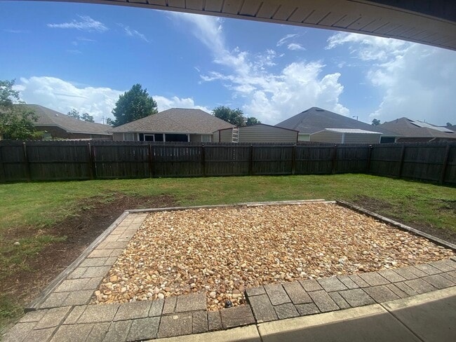 Building Photo - Spacious 4Bed/2Ba in a Peaceful Cul-de-Sac...