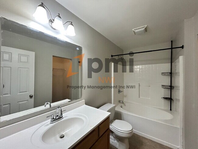 Building Photo - 4000 Silhavy Rd