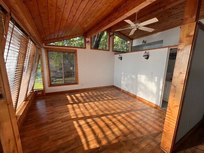Building Photo - Lake house at Unity