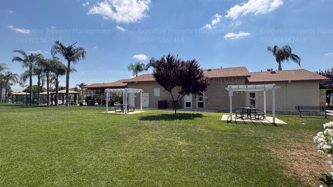 Building Photo - Glolden Valley Luxury Apartments Complex