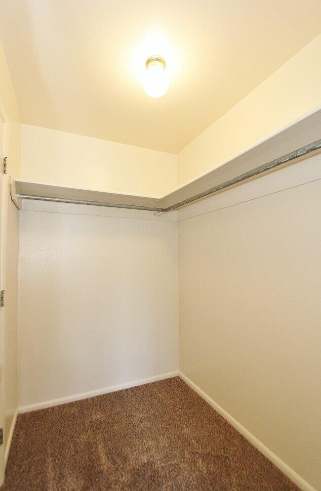 Building Photo - 551 N Moffatt Ave