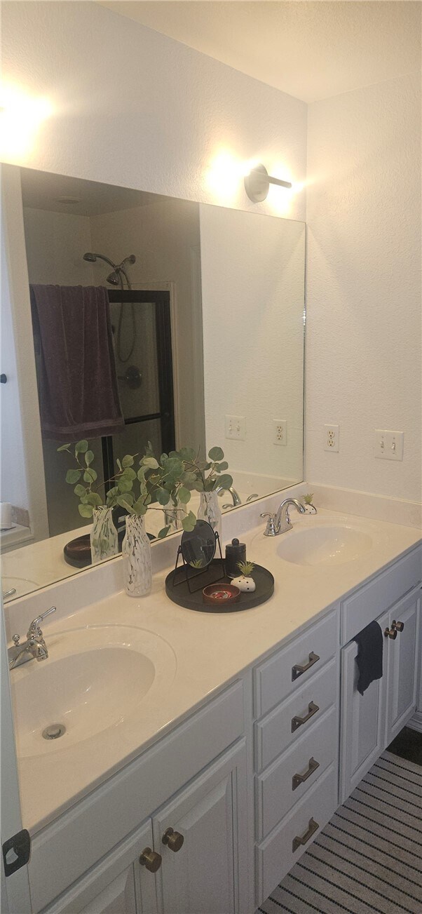 Building Photo - 1290 N Sang Ave