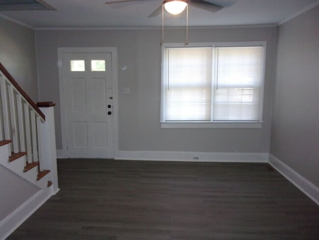 Building Photo - Renovated 2 Bedroom 1 1/2 Bath Townhome - ...