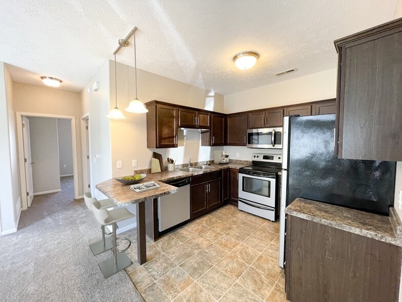 Building Photo - Pinecone Villas