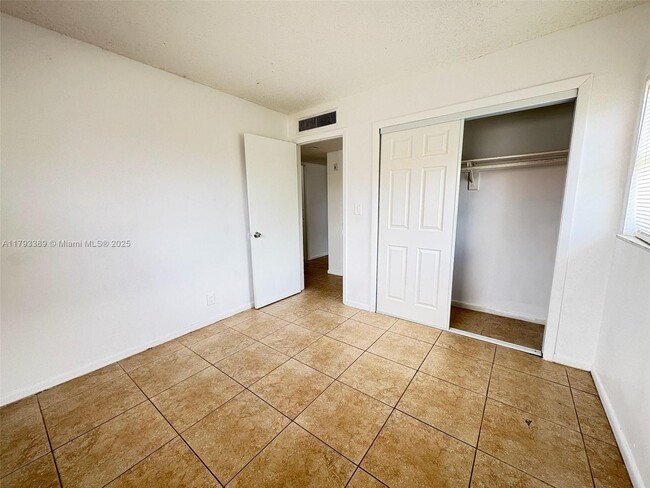 Building Photo - 1333 S Dixie Hwy