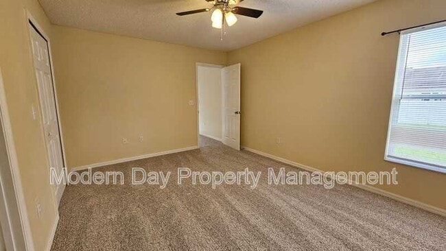 Building Photo - 10368 Lansfield St