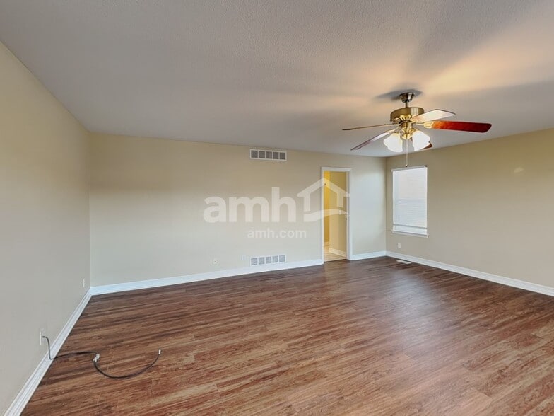 Building Photo - 13945 Jasmine St
