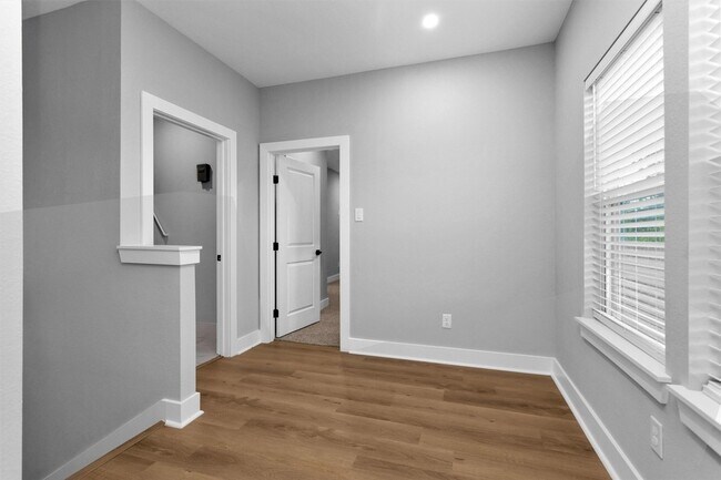 Building Photo - 6918 Dumble St