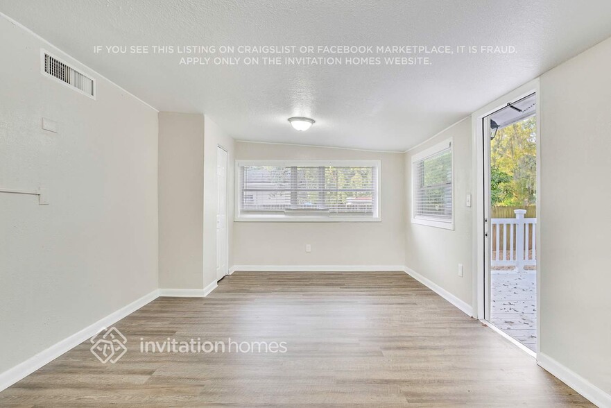 Building Photo - 1317 S Mellonville Ave