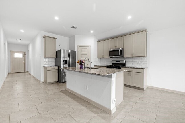 Building Photo - 4903 Pne Hvn Ln