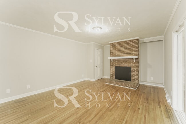 Building Photo - Feel welcome and comfortable in this charming home