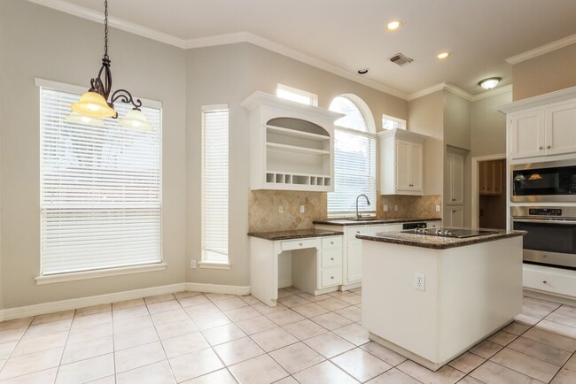 Building Photo - 5623 Evergreen Valley Dr